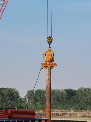 240KN Vibratory Hammer Pile Driver AP90A Kraantype met een amplitude van 10,3 mm